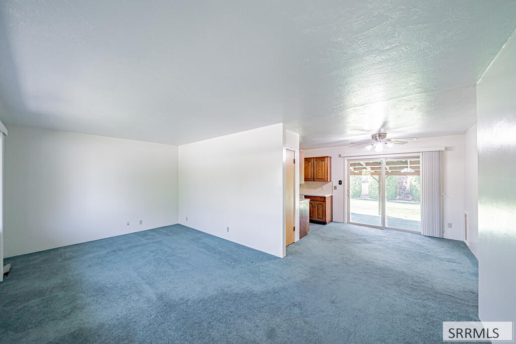 499 Valley Drive Property Photo 6