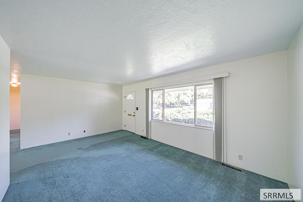 499 Valley Drive Property Photo 7
