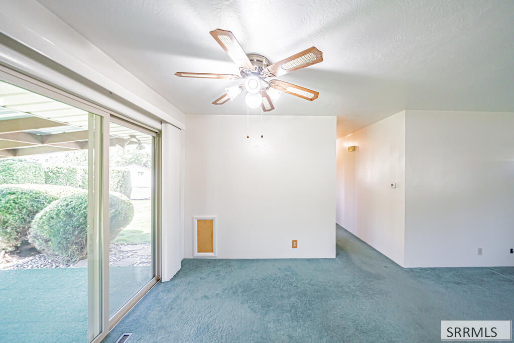 499 Valley Drive Property Photo 9