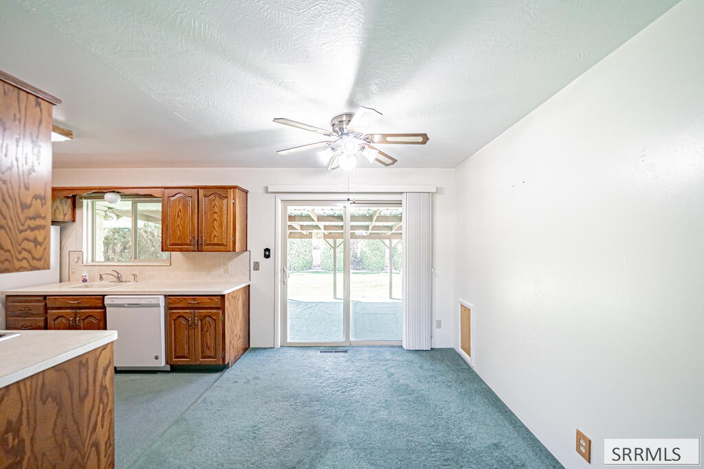 499 Valley Drive Property Photo 10