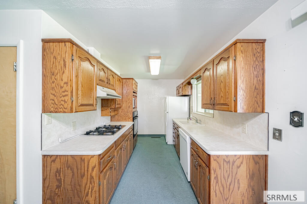 499 Valley Drive Property Photo 11