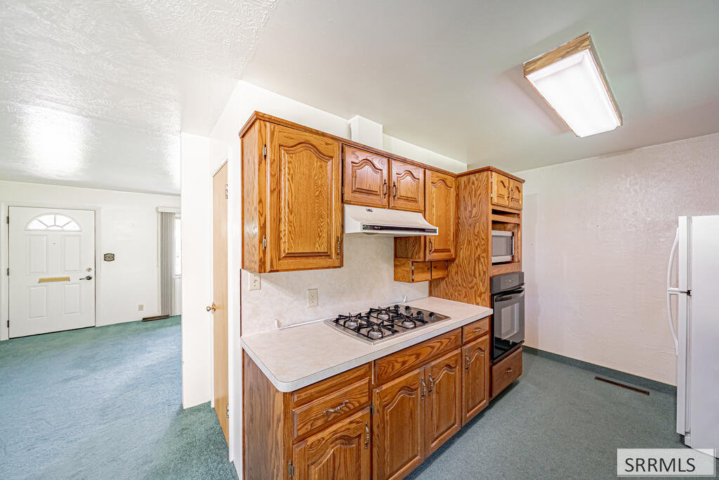 499 Valley Drive Property Photo 13