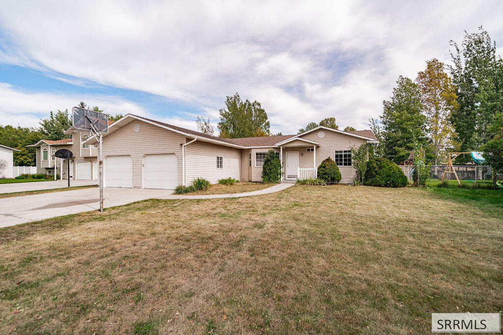 256 Susan Drive Property Photo 1