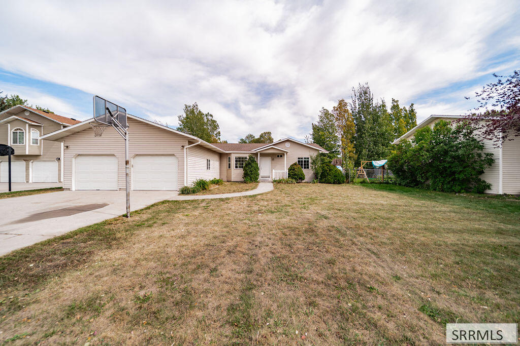 256 Susan Drive Property Photo 3