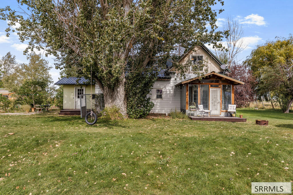 855 E 1100 N Property Photo 3