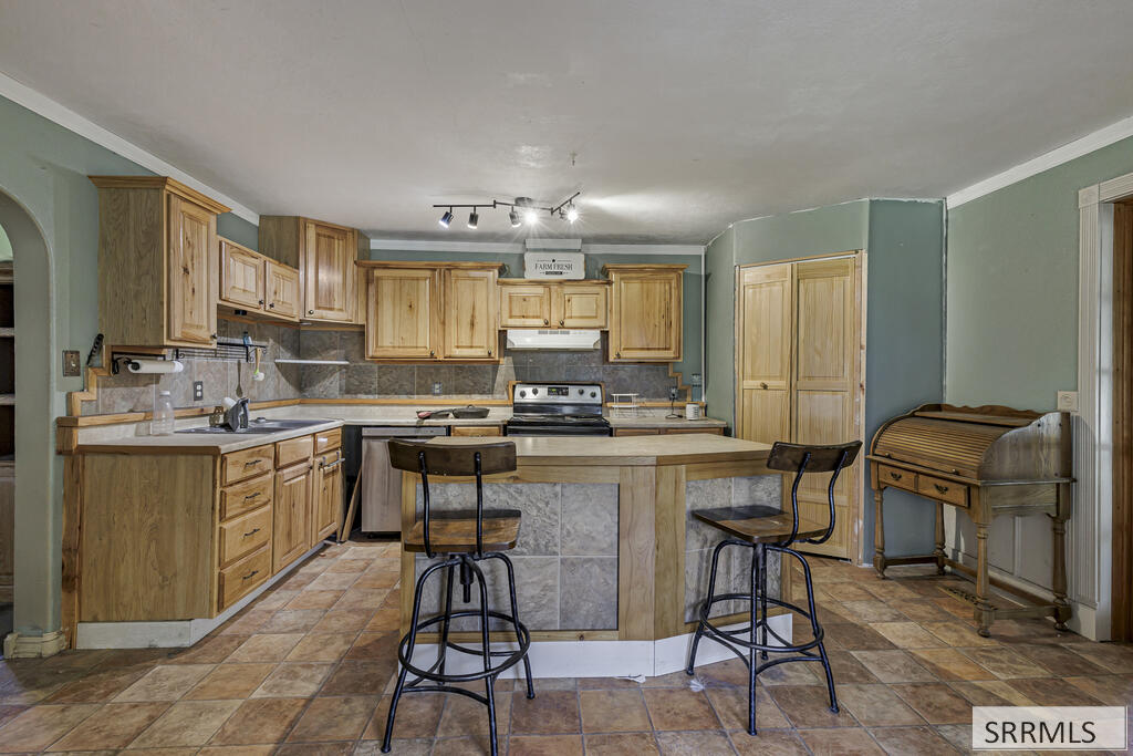 855 E 1100 N Property Photo 9