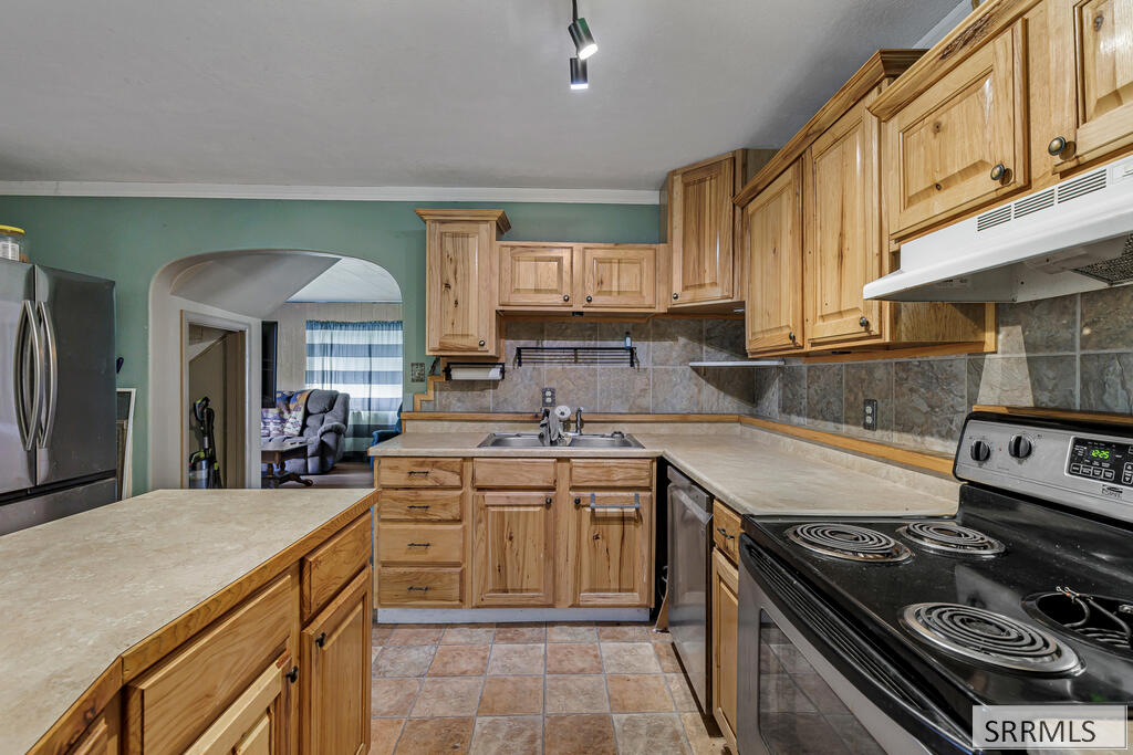 855 E 1100 N Property Photo 12