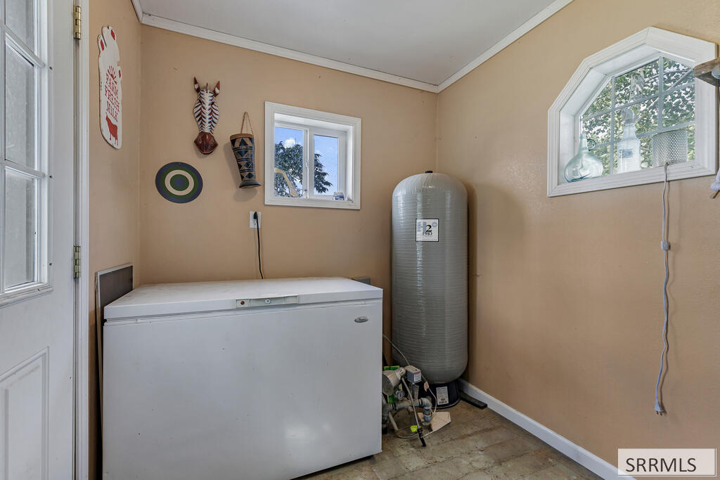 855 E 1100 N Property Photo 23