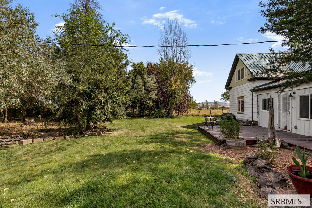 855 E 1100 N Property Photo 37