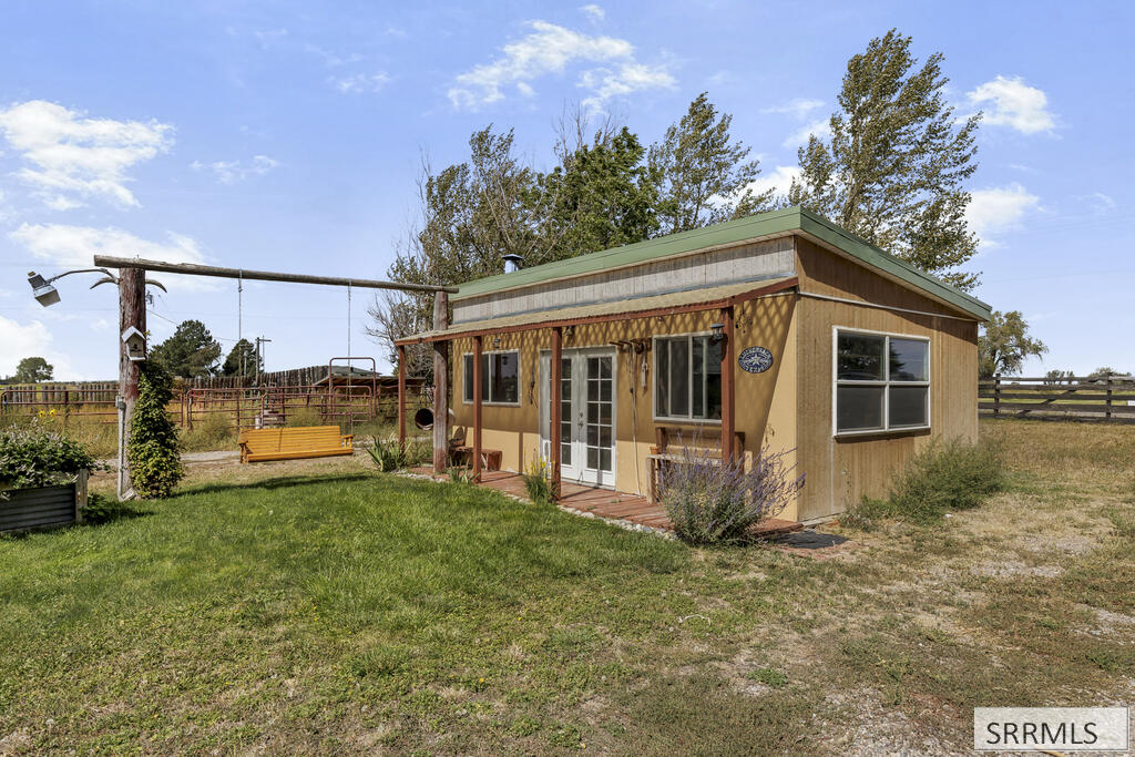 855 E 1100 N Property Photo 38
