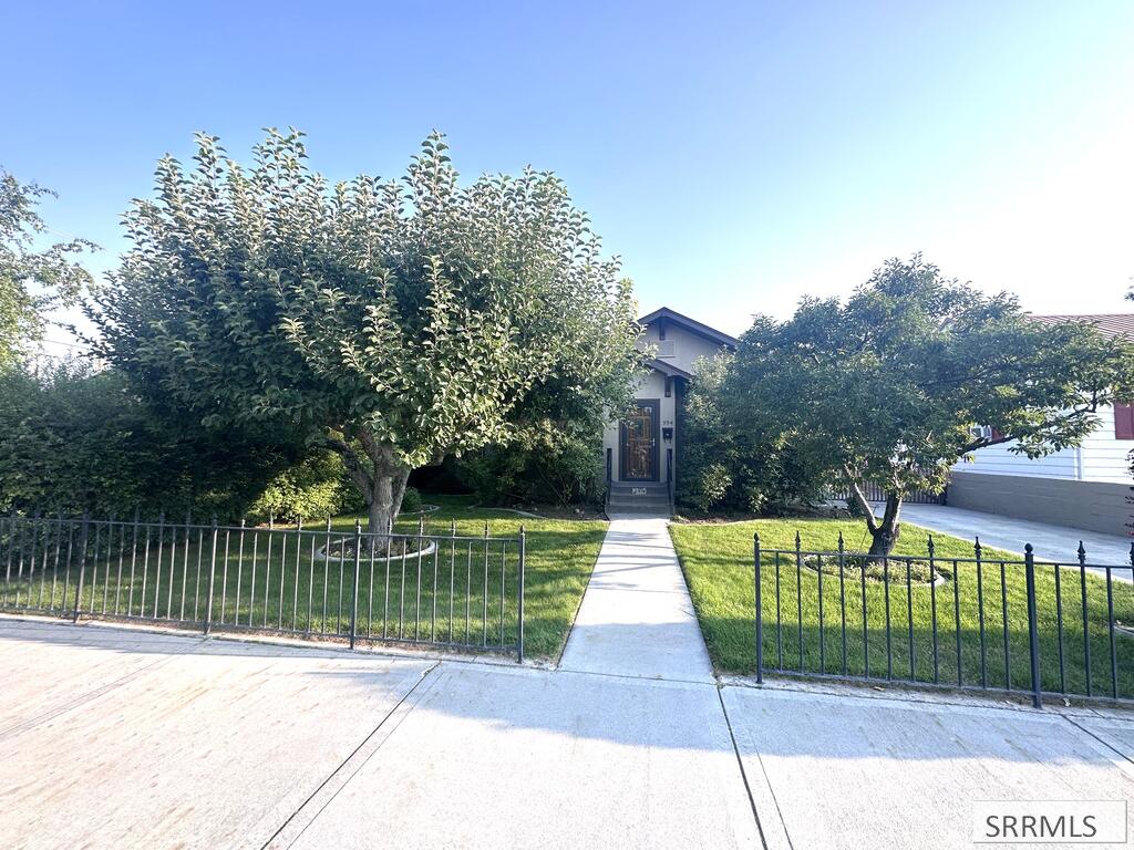 394 W 19th Street Property Photo