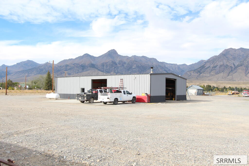 108 E Custer Street Property Photo 6