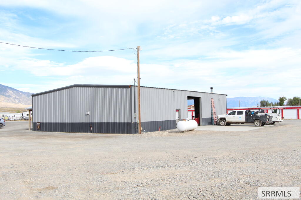 108 E Custer Street Property Photo 8