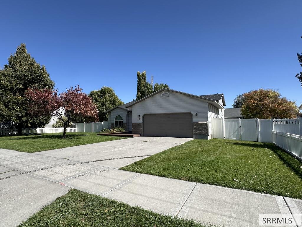 191 Pioneer Road Property Photo 1