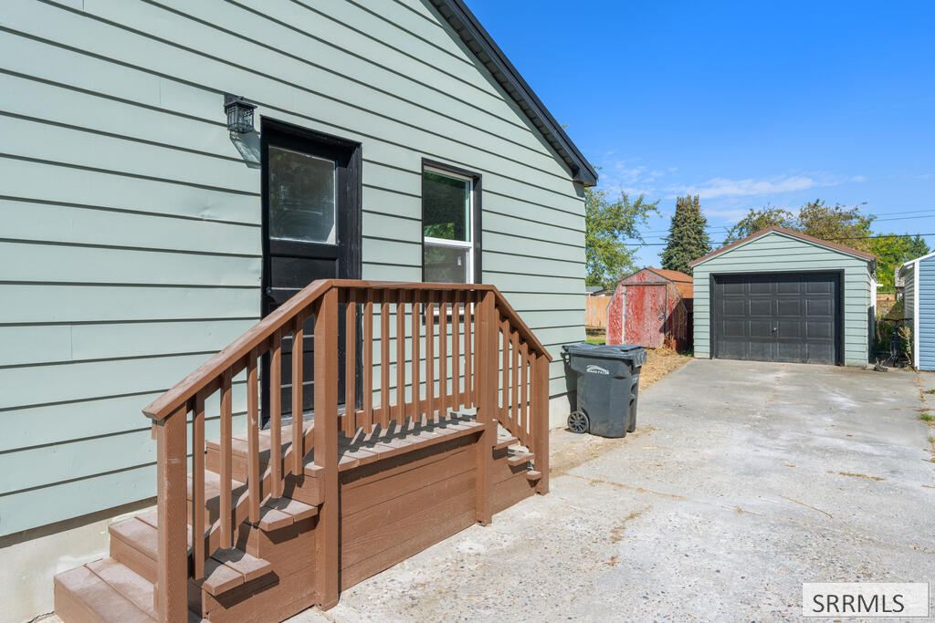252 W 16th Street Property Photo 3