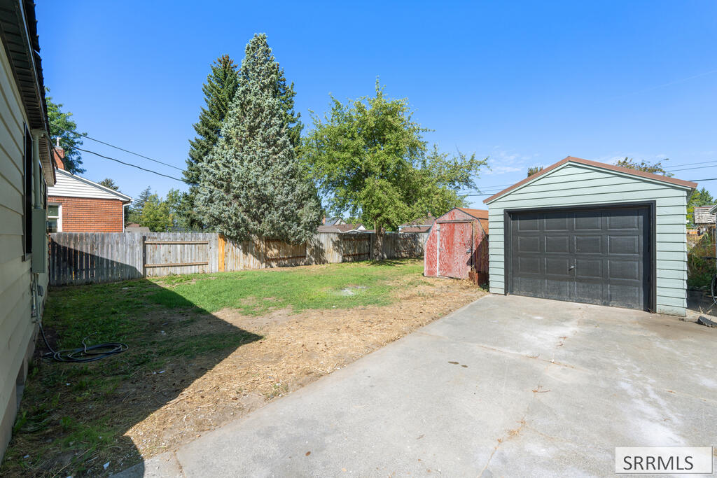 252 W 16th Street Property Photo 4