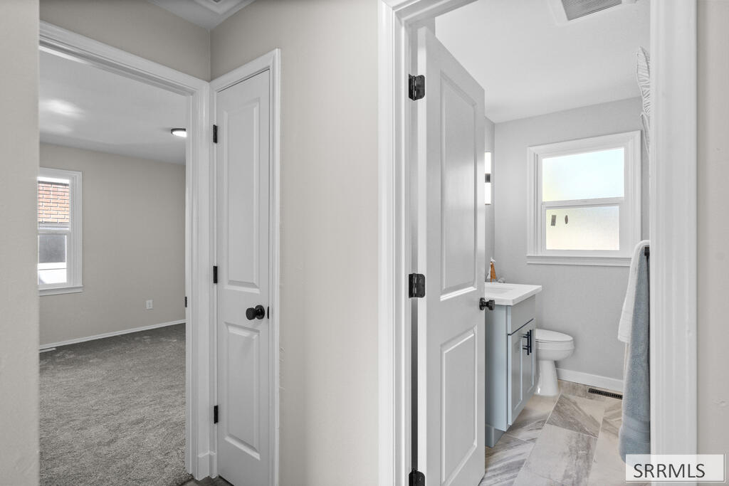 252 W 16th Street Property Photo 12