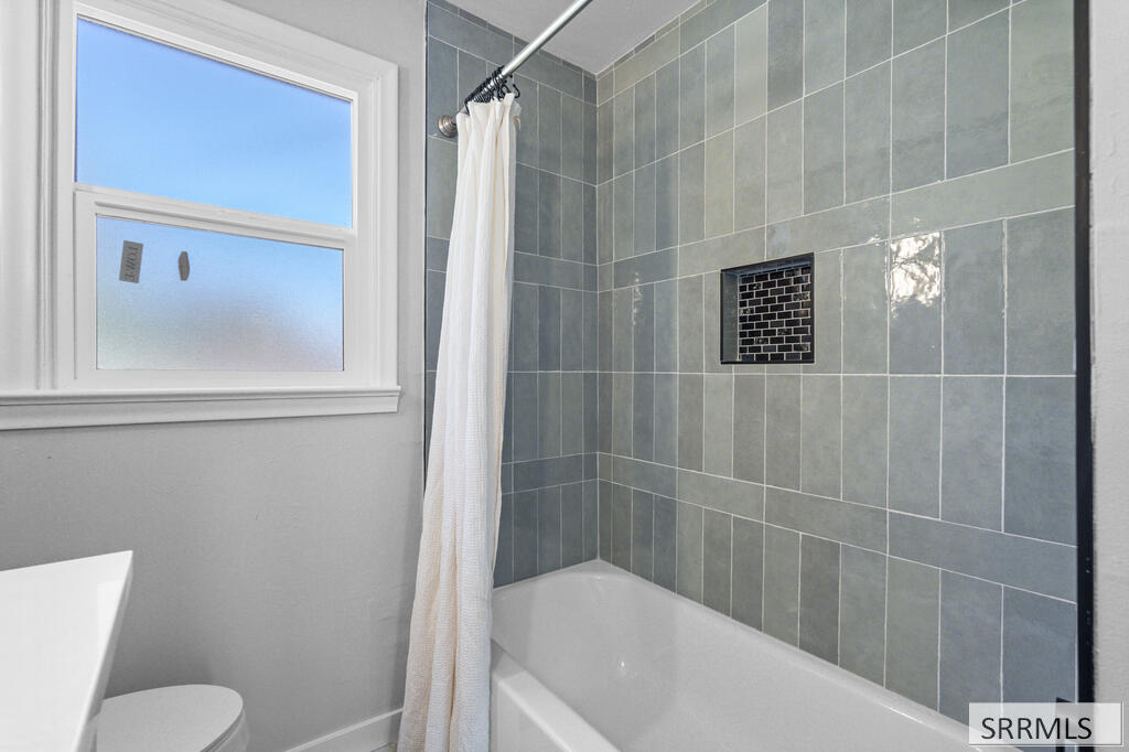252 W 16th Street Property Photo 15