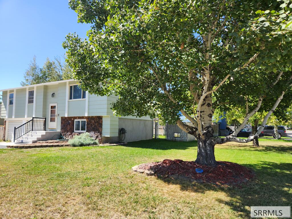 891 Buckboard Lane Property Photo 3