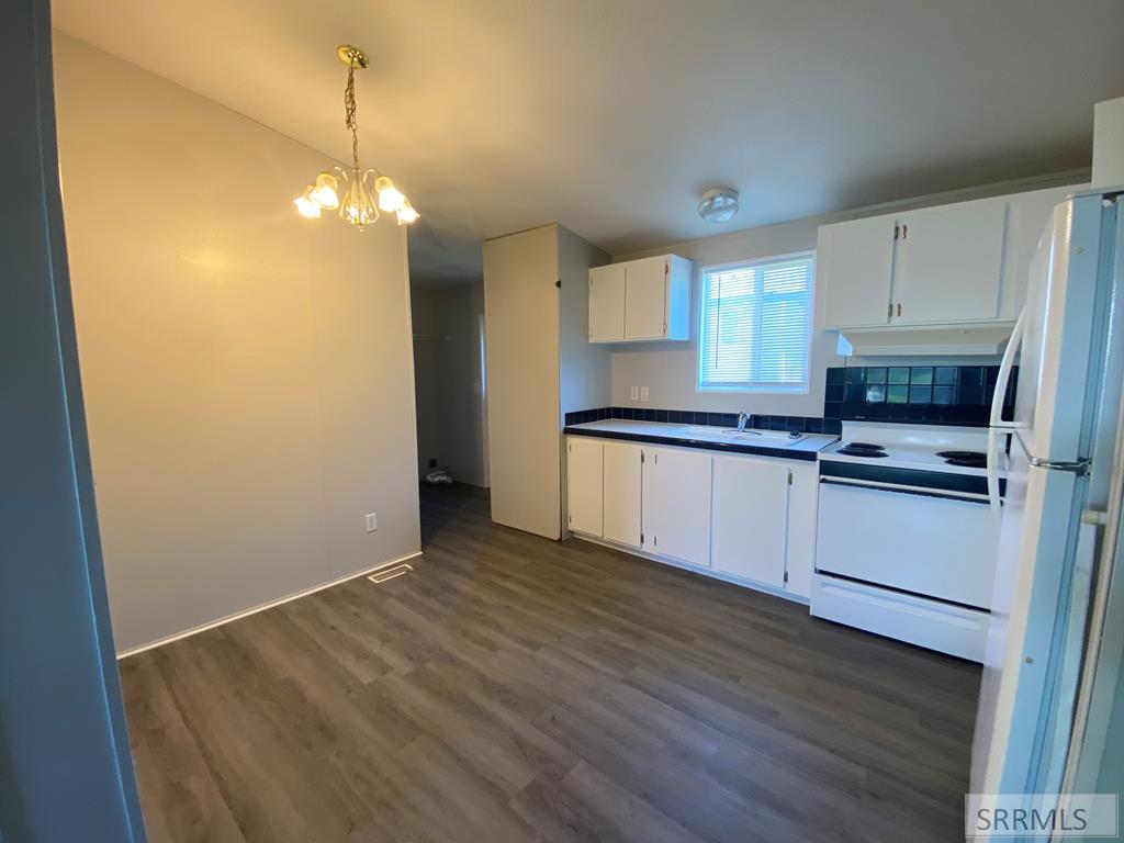 194/196 W Center Street Property Photo 9