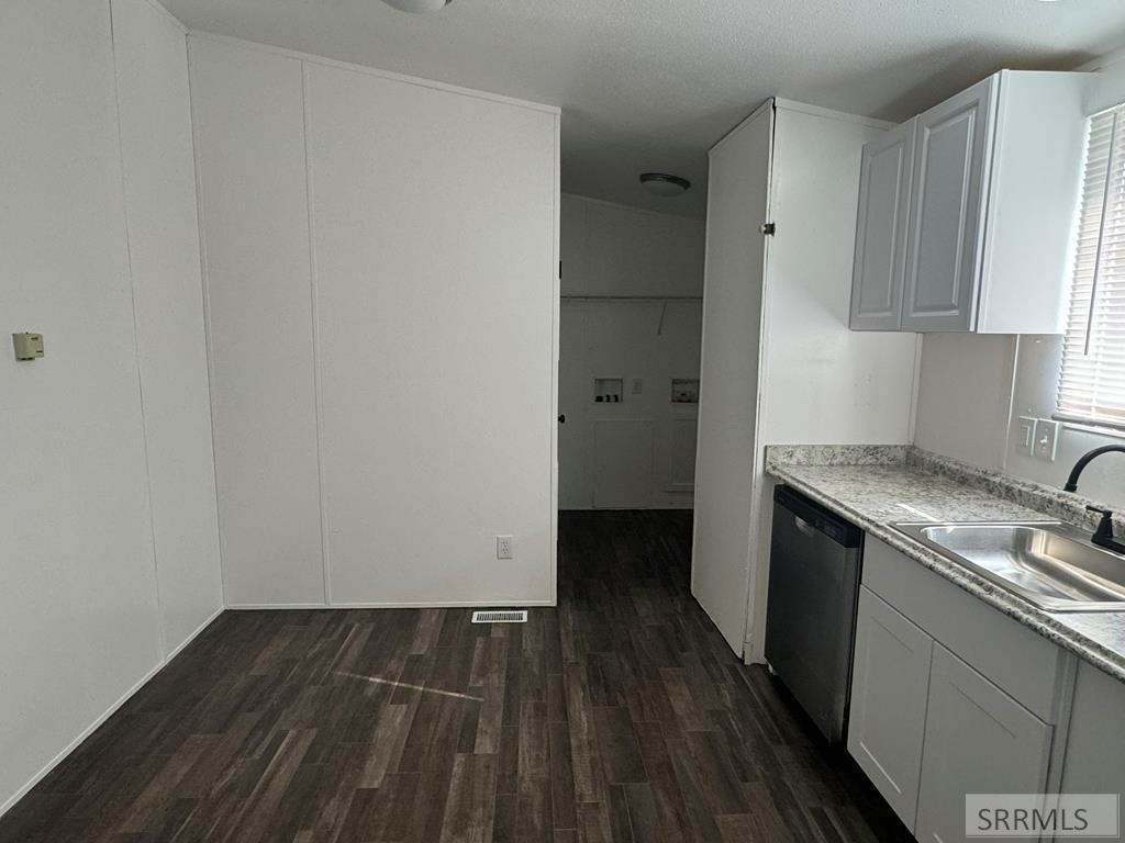 194/196 W Center Street Property Photo 32