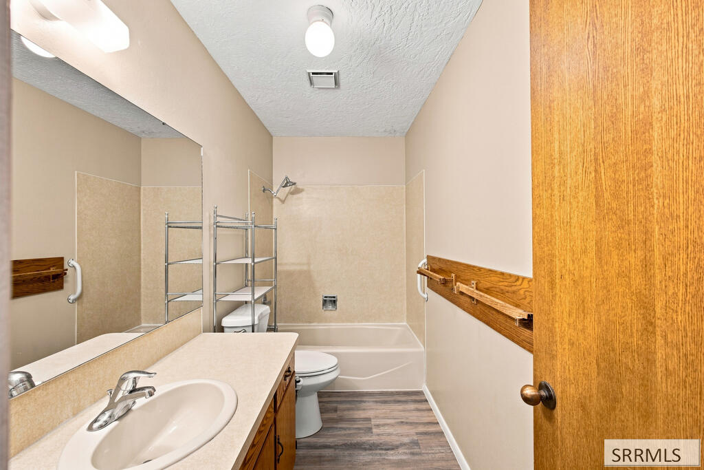 601 John Adams Court # 5 Property Photo 18