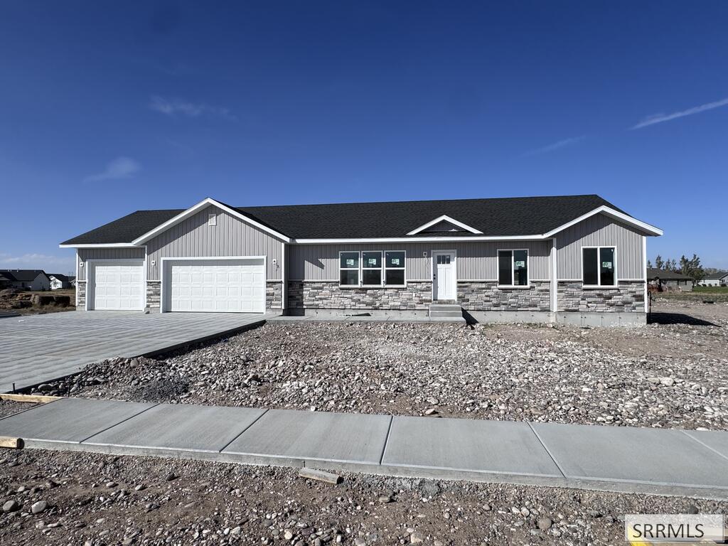 4049 E 146 N Property Photo 2