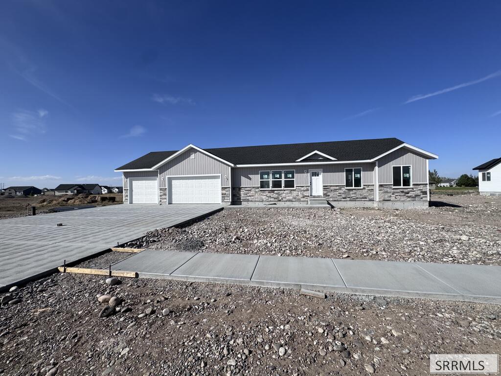 4049 E 146 N Property Photo 3
