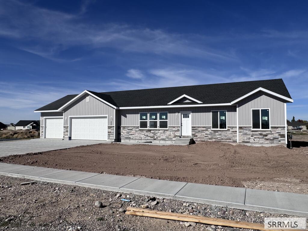 4049 E 146 N Property Photo 5