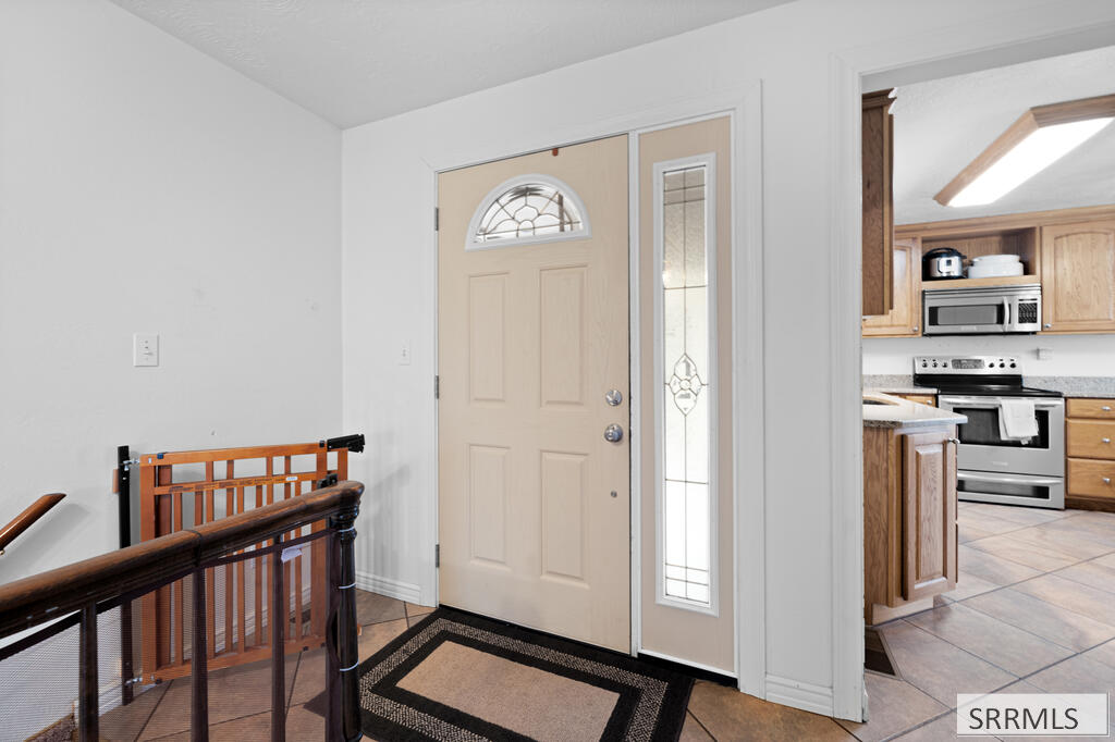 682 E 1100 N Property Photo 3