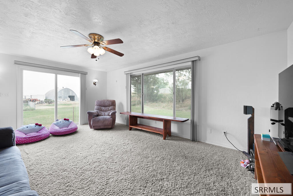 682 E 1100 N Property Photo 4
