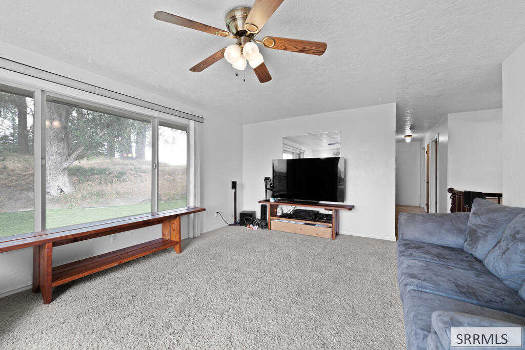 682 E 1100 N Property Photo 5
