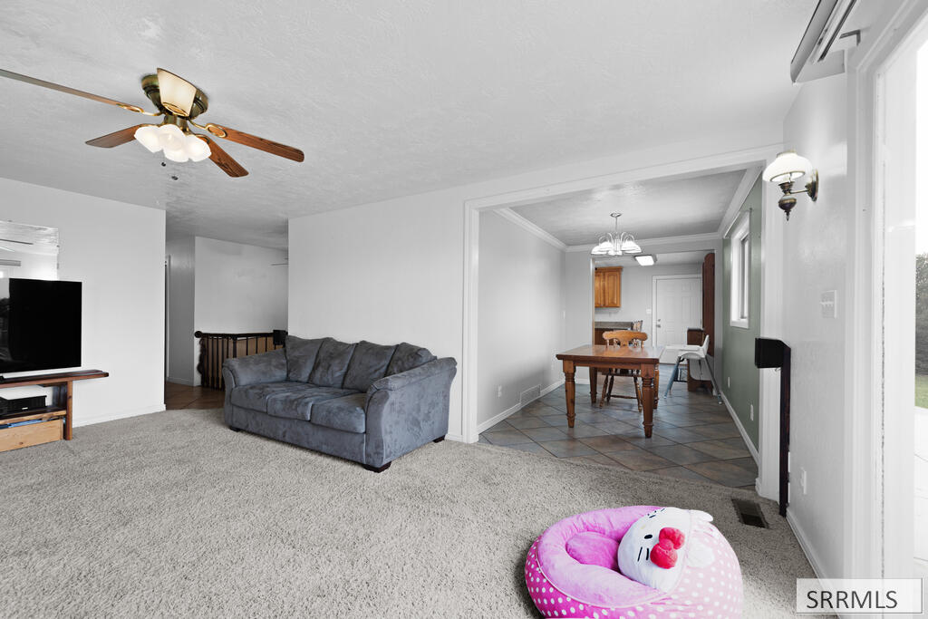 682 E 1100 N Property Photo 6