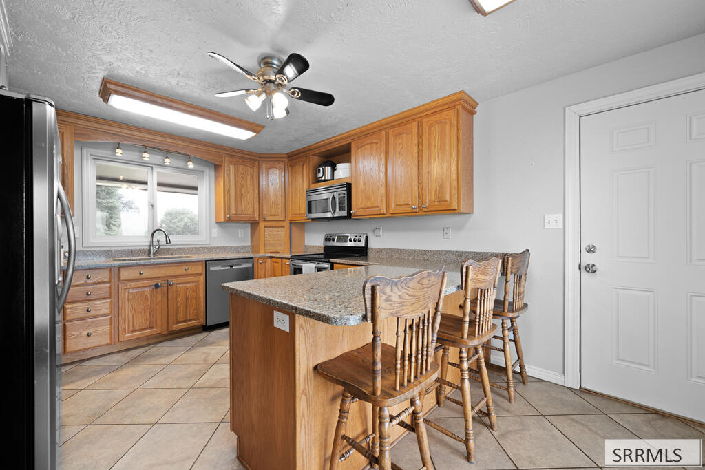 682 E 1100 N Property Photo 9