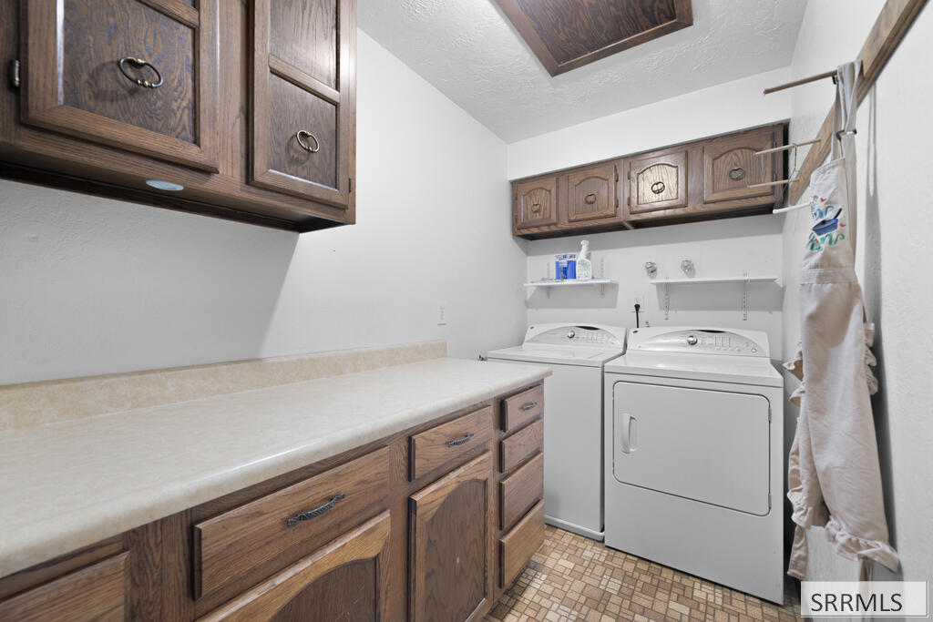 682 E 1100 N Property Photo 11