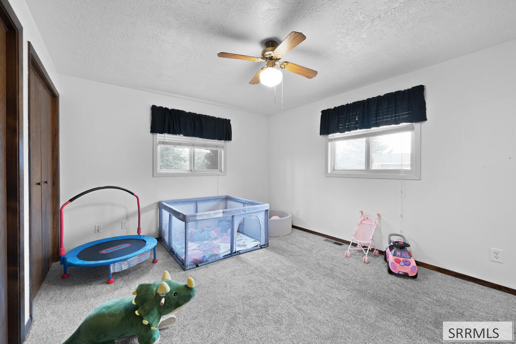 682 E 1100 N Property Photo 16