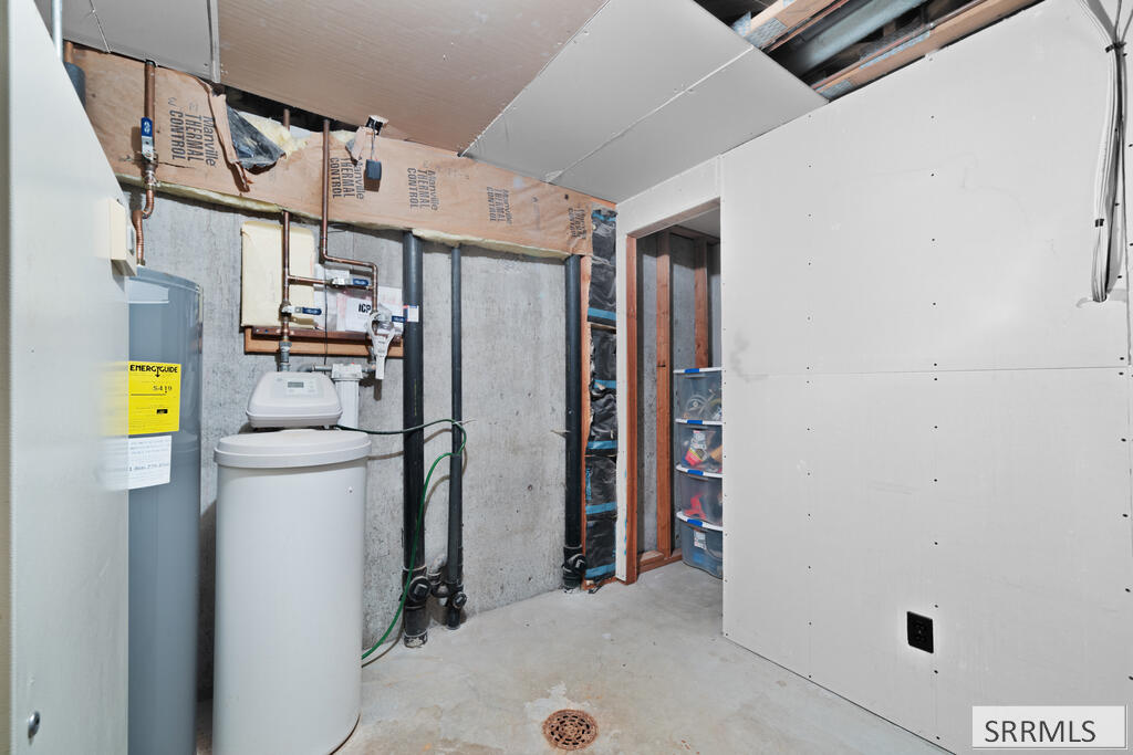 682 E 1100 N Property Photo 32