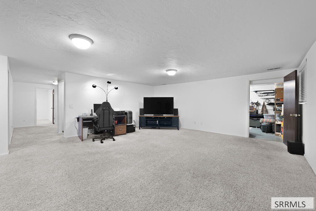 682 E 1100 N Property Photo 38