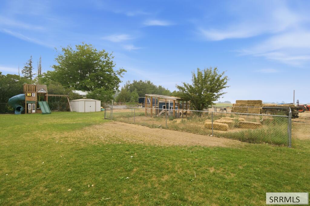 682 E 1100 N Property Photo 42