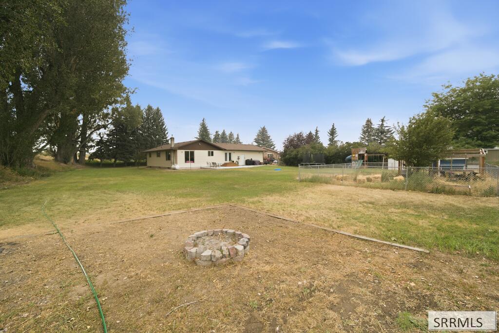 682 E 1100 N Property Photo 44