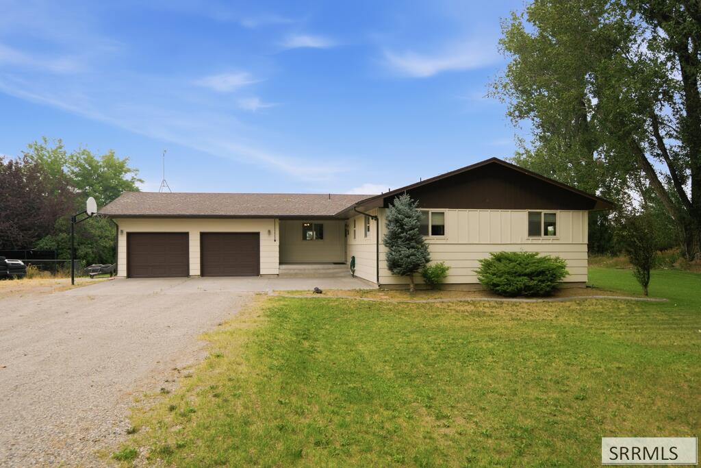 682 E 1100 N Property Photo 48