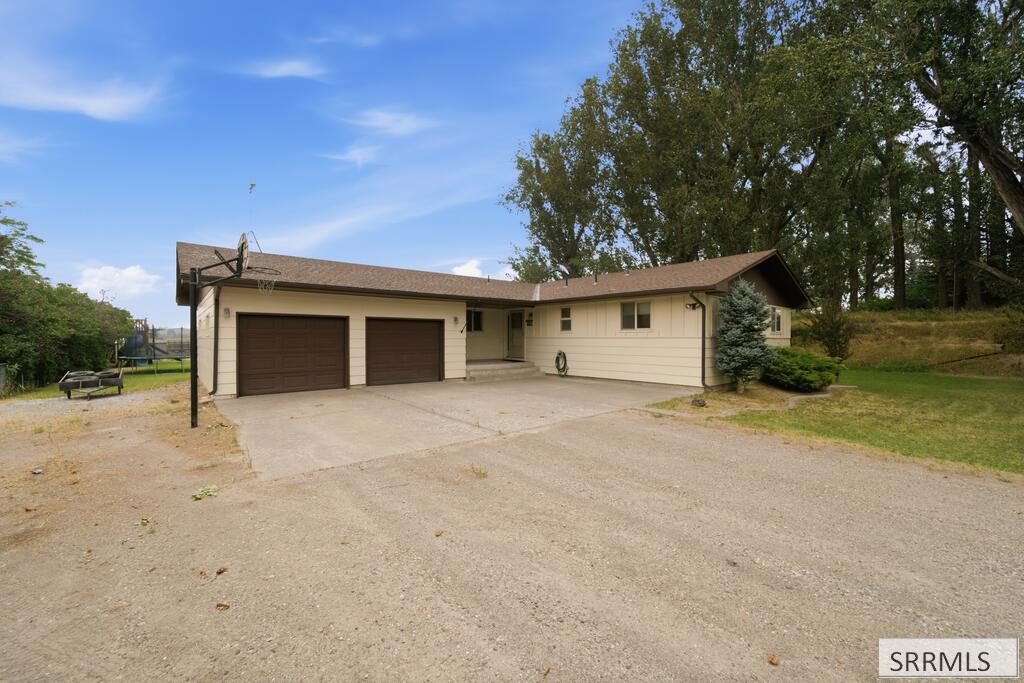 682 E 1100 N Property Photo 50