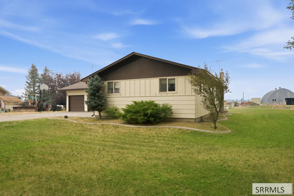 682 E 1100 N Property Photo 51