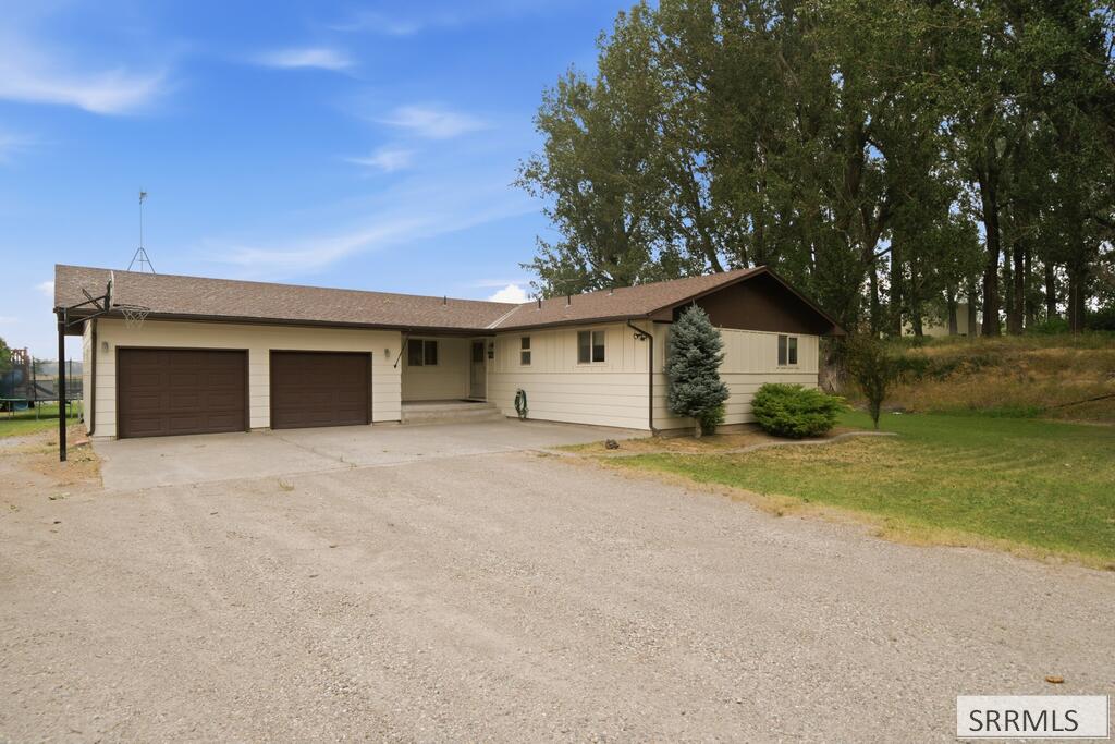 682 E 1100 N Property Photo 52