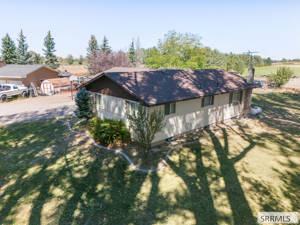 682 E 1100 N Property Photo 53