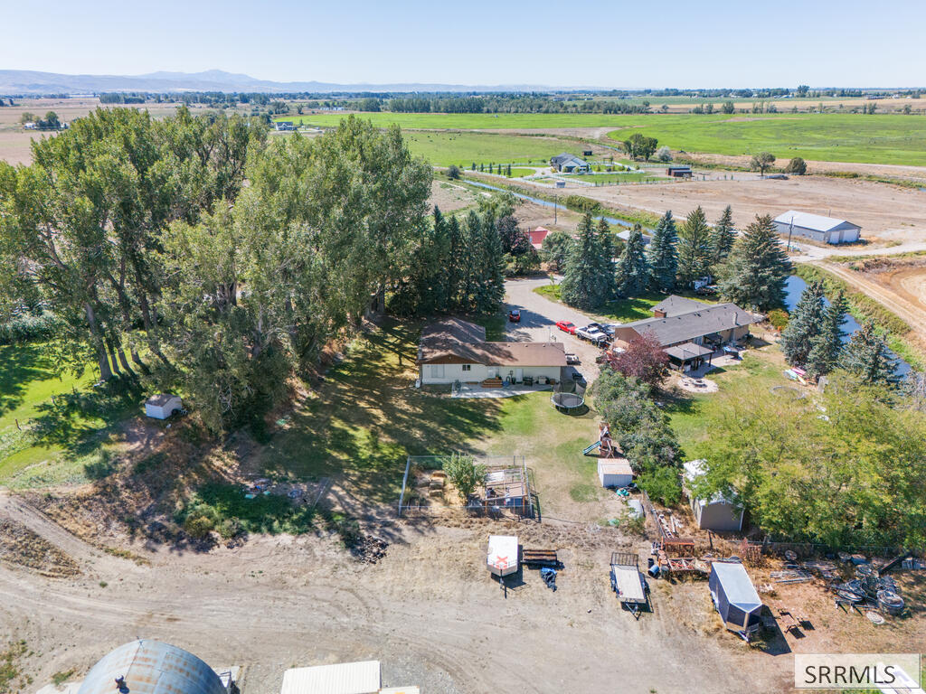 682 E 1100 N Property Photo 57