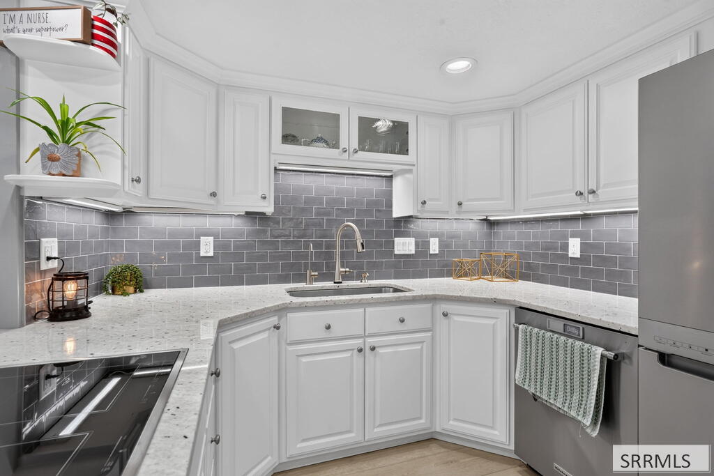 23 Cedar Hills Drive Property Photo 8