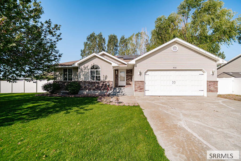 4152 E Rulon Circle Property Photo 2