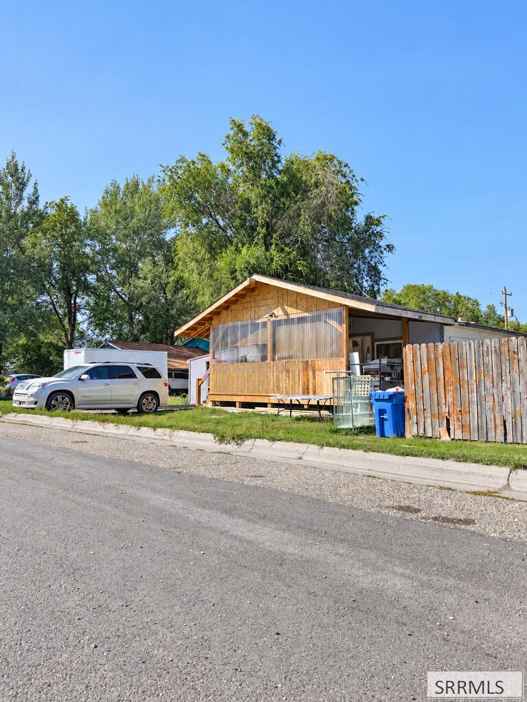2863 E 664 N Property Photo 1