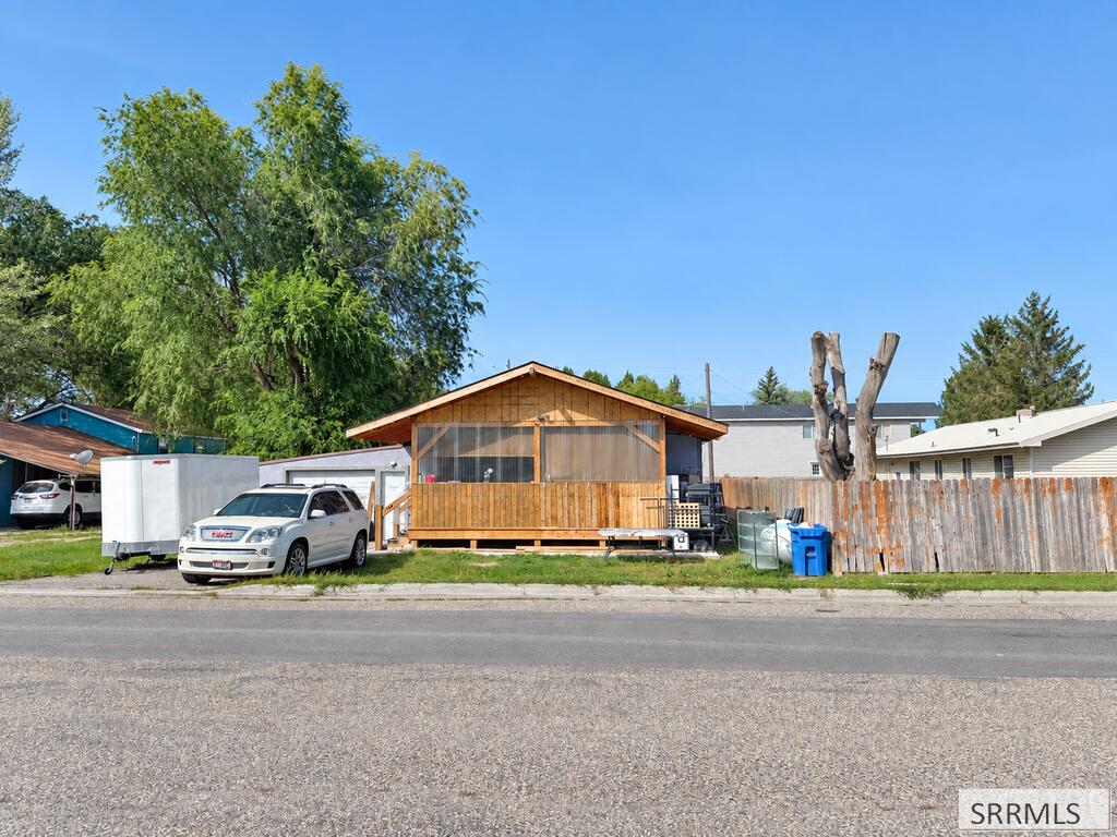 2863 E 664 N Property Photo 2